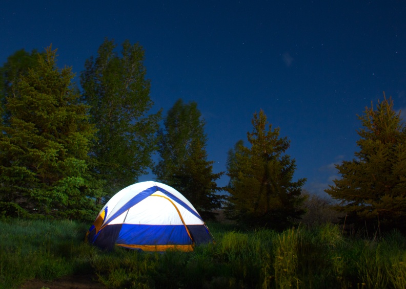 Photo tent camping under stars full moon